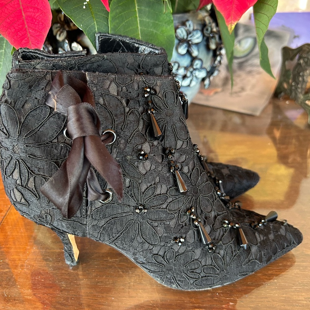 Rare  1990s Vintage Manolo Blahnik  Beaded Kitten Heel Booties EU 40